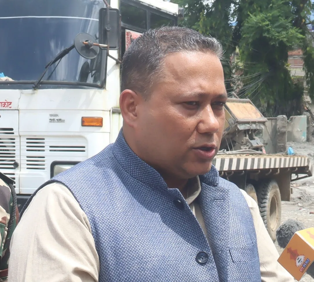 केरुङमा रोकिएका नागरिकलाई वैकल्पिक मार्गबाट नेपाल ल्याइन्छ : परराष्ट्रमन्त्री